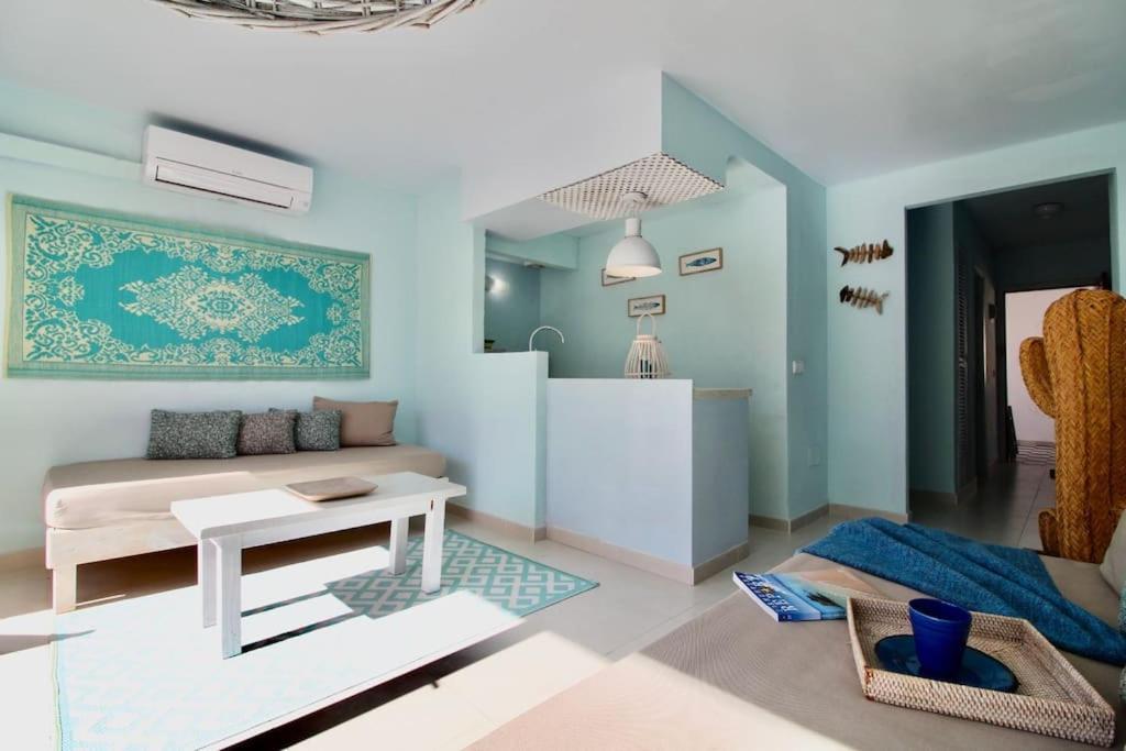 Agradable Apartamento Con Terraza En Formentera Es Pujols Buitenkant foto